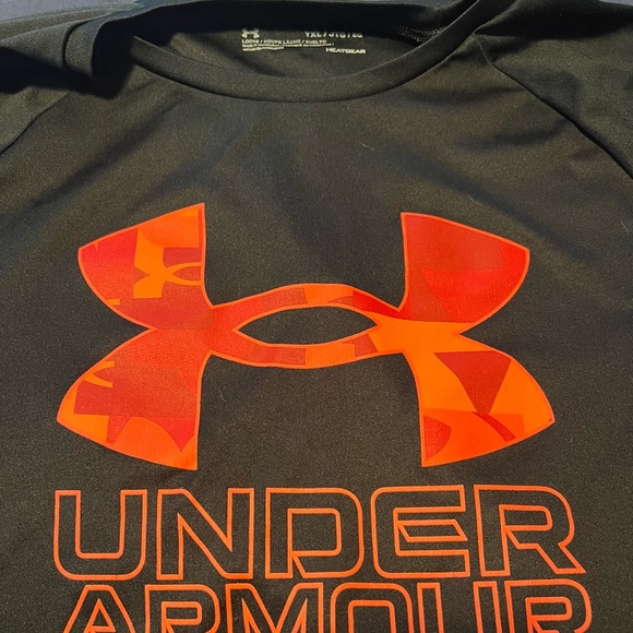 Under Armour Tshirt - Picture 2 of 4